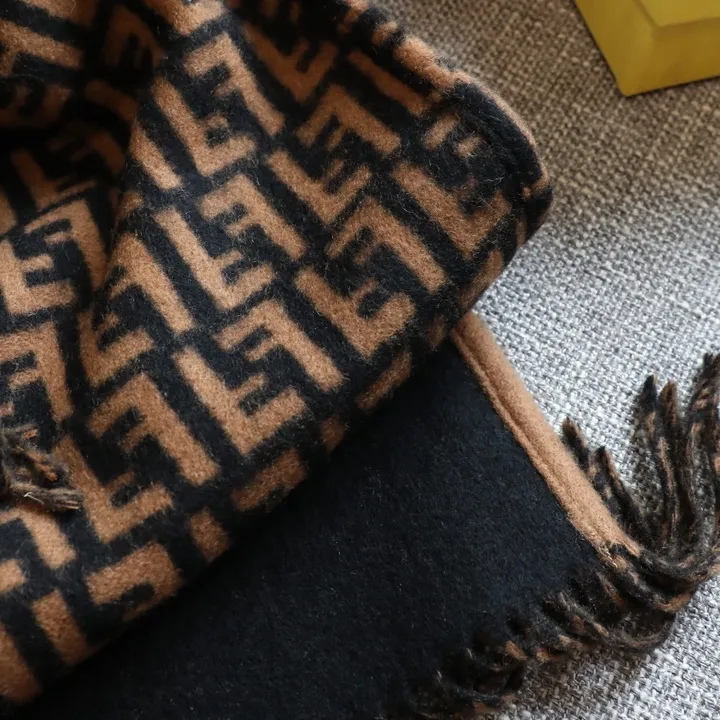 スーパーコピー フェンディ マフラー