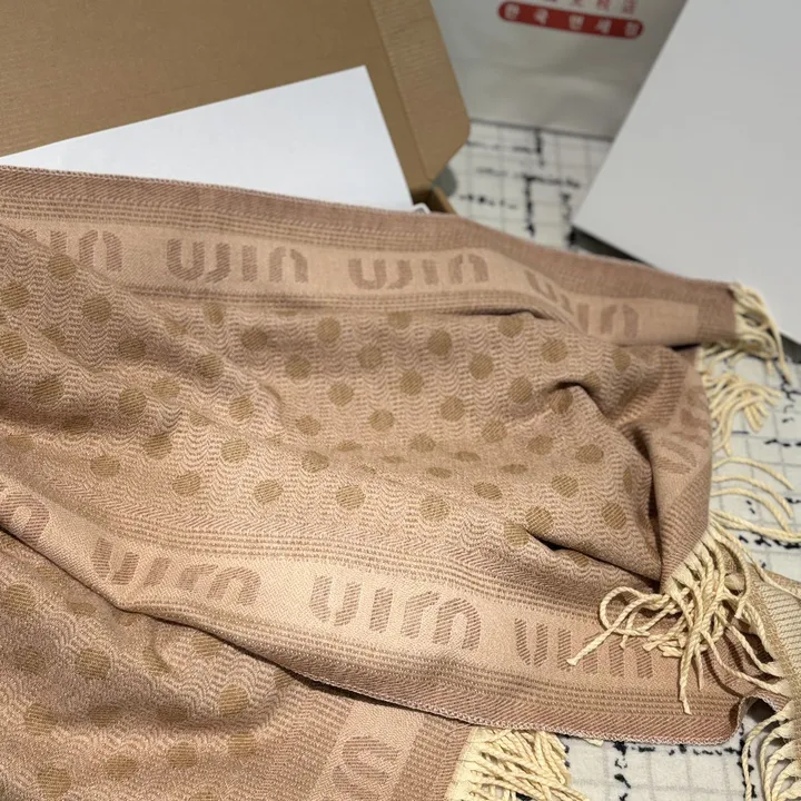 スーパーコピー ミュウミュウ マフラー