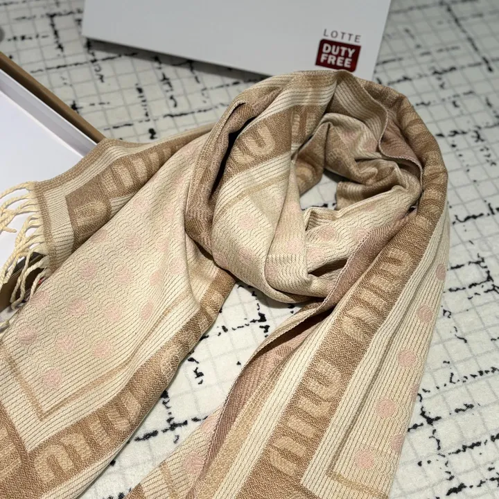 スーパーコピー ミュウミュウ マフラー