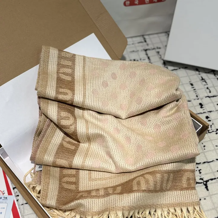 スーパーコピー ミュウミュウ マフラー