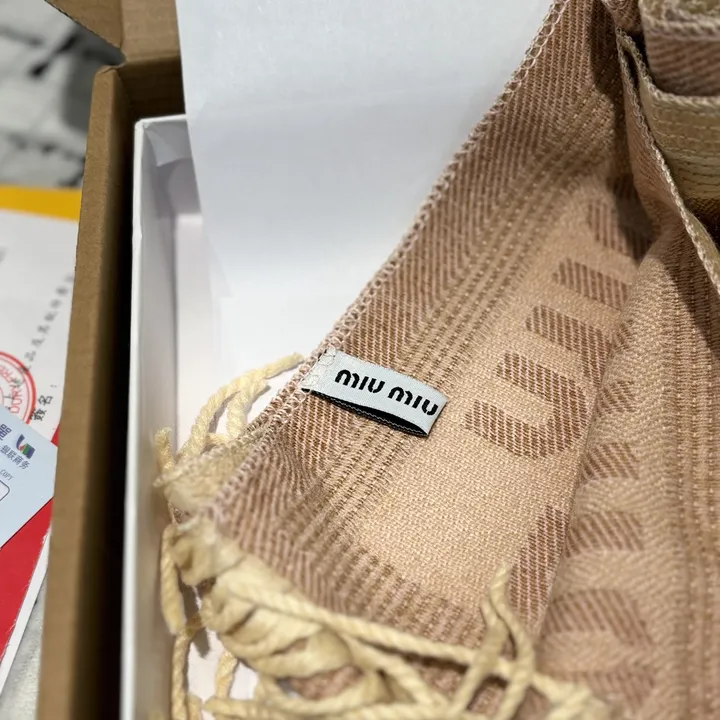 スーパーコピー ミュウミュウ マフラー