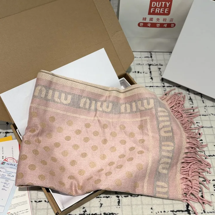 スーパーコピー ミュウミュウ マフラー