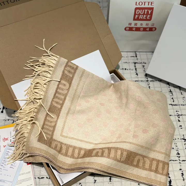 スーパーコピー ミュウミュウ マフラー