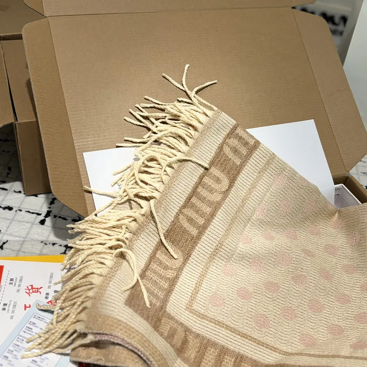 スーパーコピー ミュウミュウ マフラー