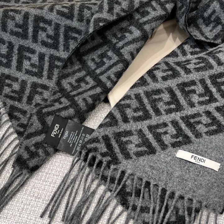 スーパーコピー フェンディ マフラー