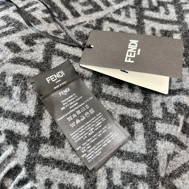 スーパーコピー フェンディ マフラー