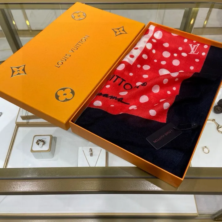 スーパーコピー セリーヌ マフラー