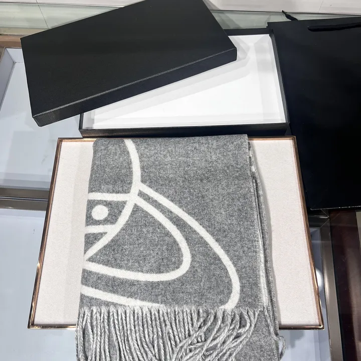 スーパーコピー ヴィヴィアン・ウエストウッド マフラー