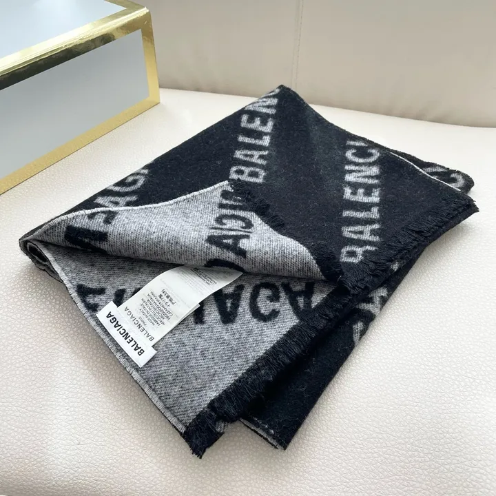 スーパーコピー バレンシアガ マフラー