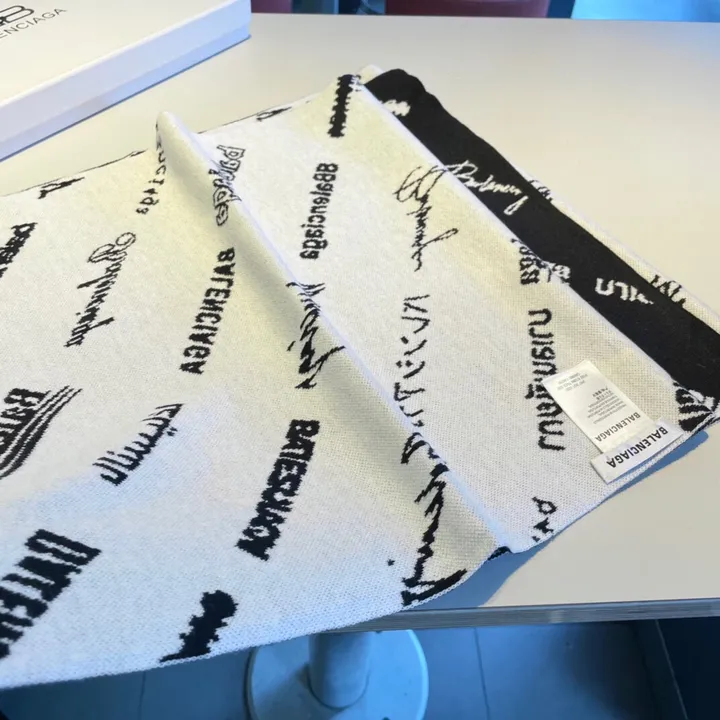 スーパーコピー バレンシアガ マフラー