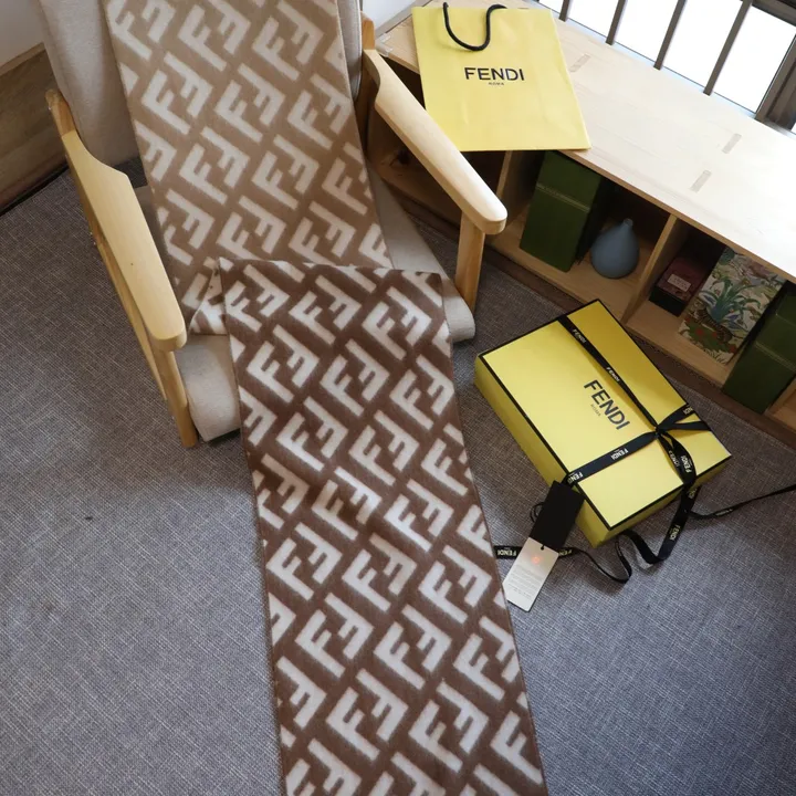 スーパーコピー フェンディ マフラー