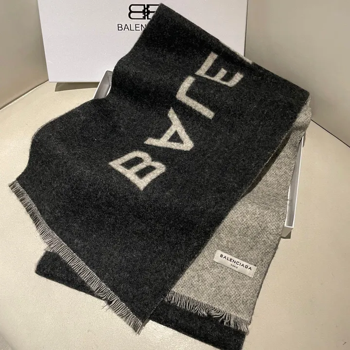 スーパーコピー バレンシアガ マフラー