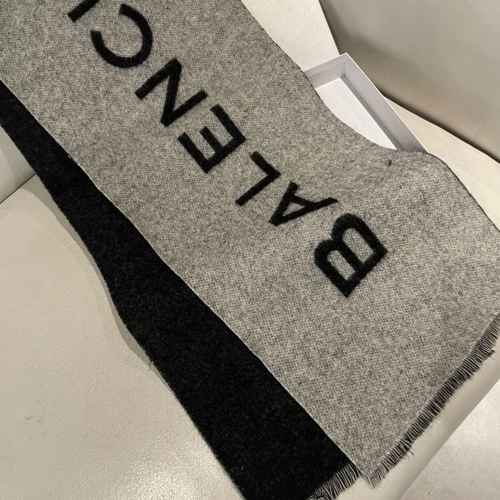 スーパーコピー バレンシアガ マフラー