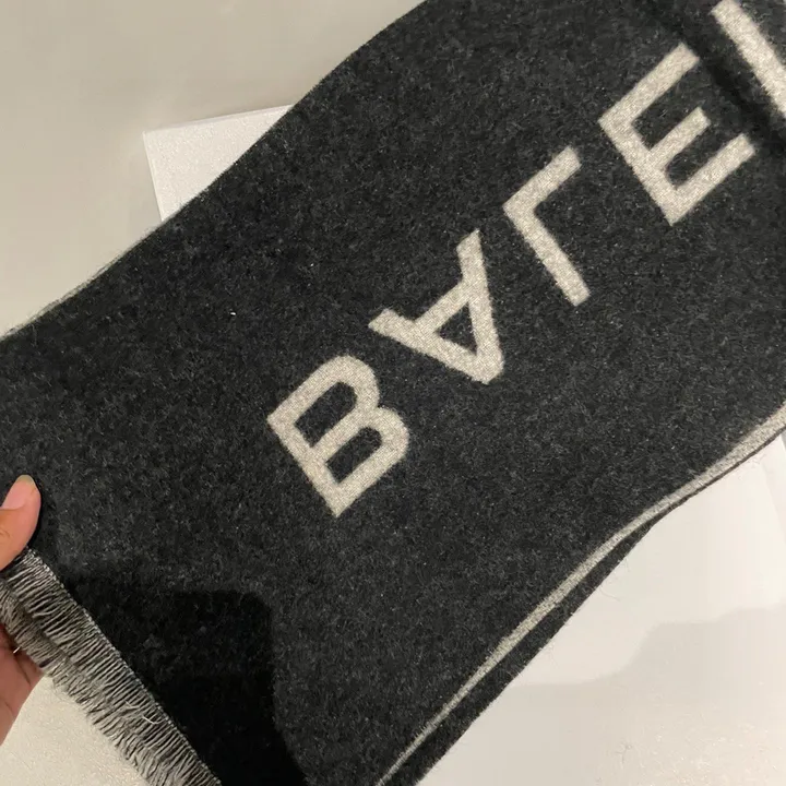 スーパーコピー バレンシアガ マフラー