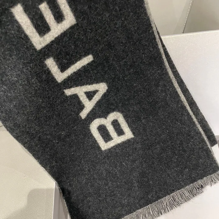 スーパーコピー バレンシアガ マフラー