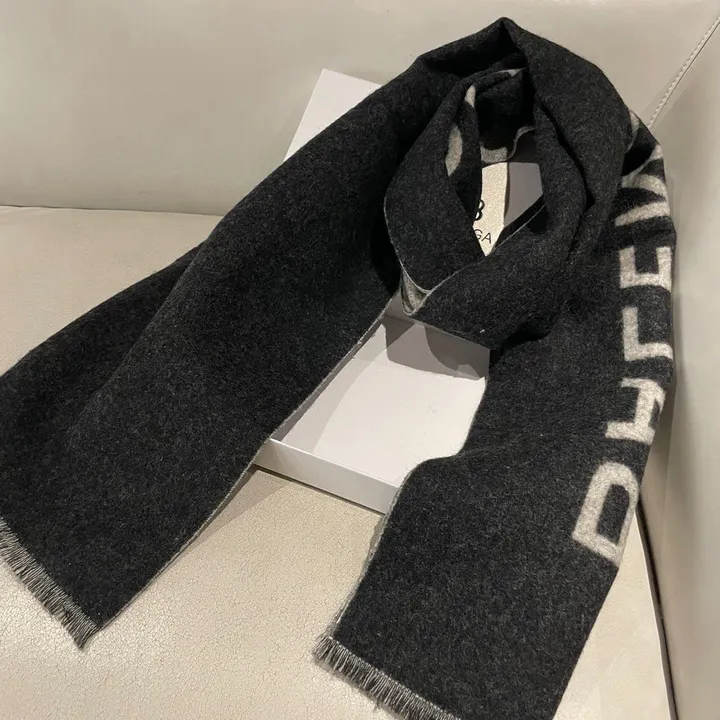 スーパーコピー バレンシアガ マフラー