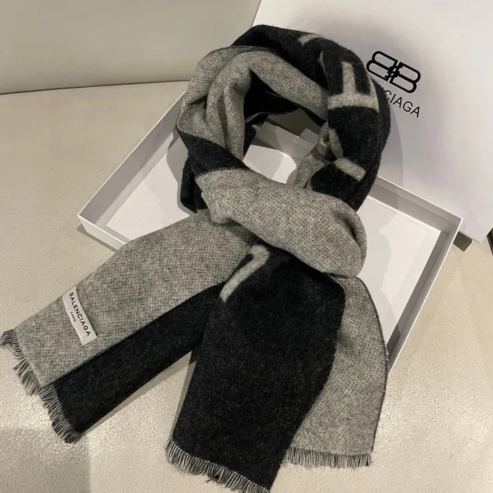 スーパーコピー バレンシアガ マフラー