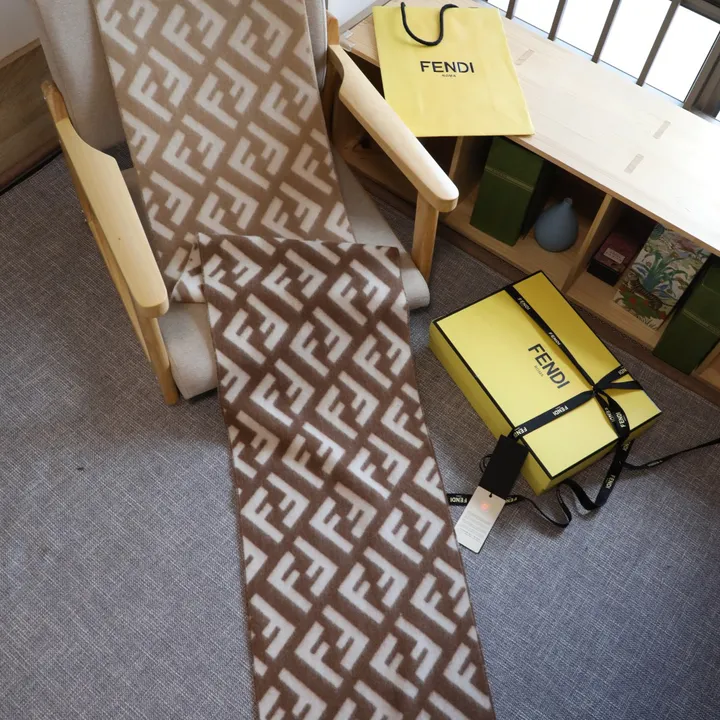 スーパーコピー フェンディ マフラー