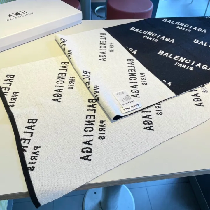 スーパーコピー バレンシアガ マフラー