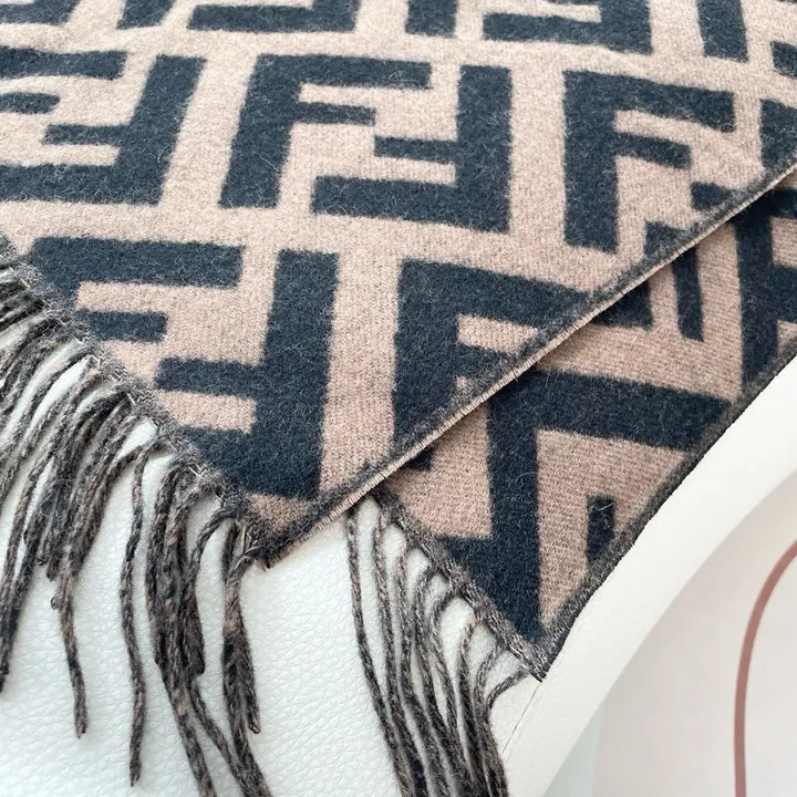 スーパーコピー フェンディ マフラー