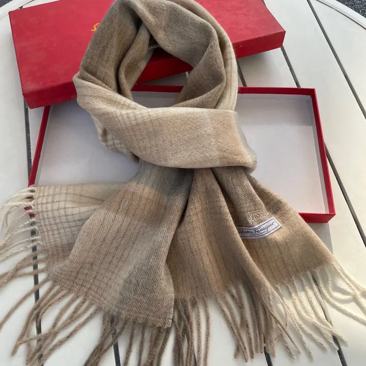 スーパーコピー フェラガモ マフラー