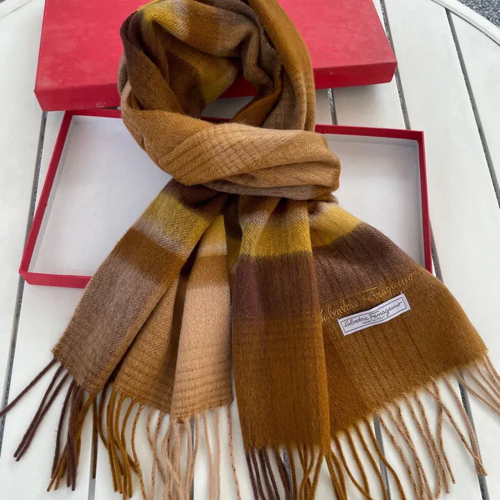 スーパーコピー フェラガモ マフラー