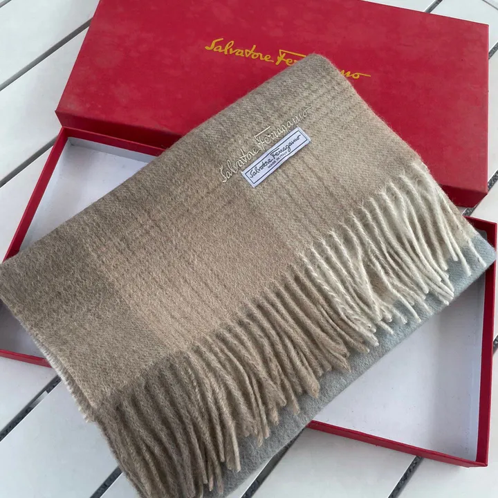 スーパーコピー フェラガモ マフラー