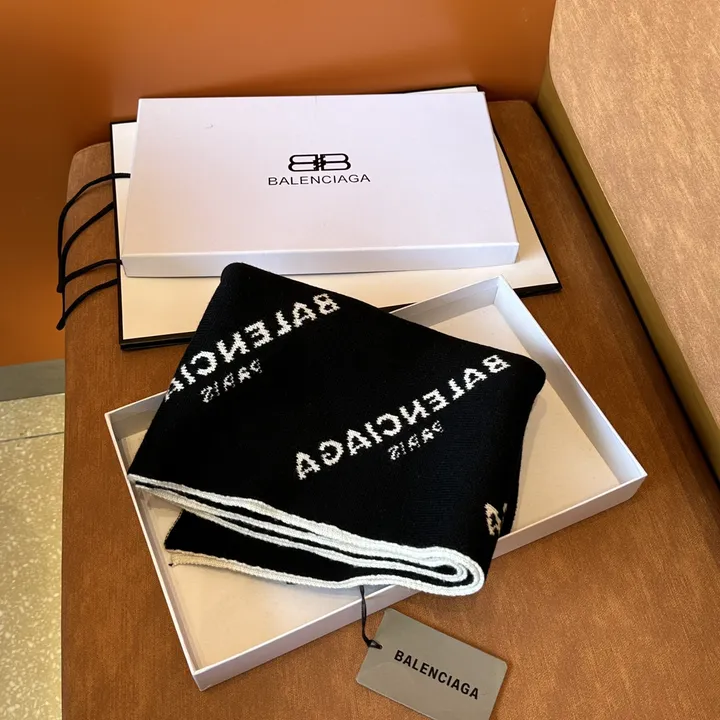 スーパーコピー バレンシアガ マフラー