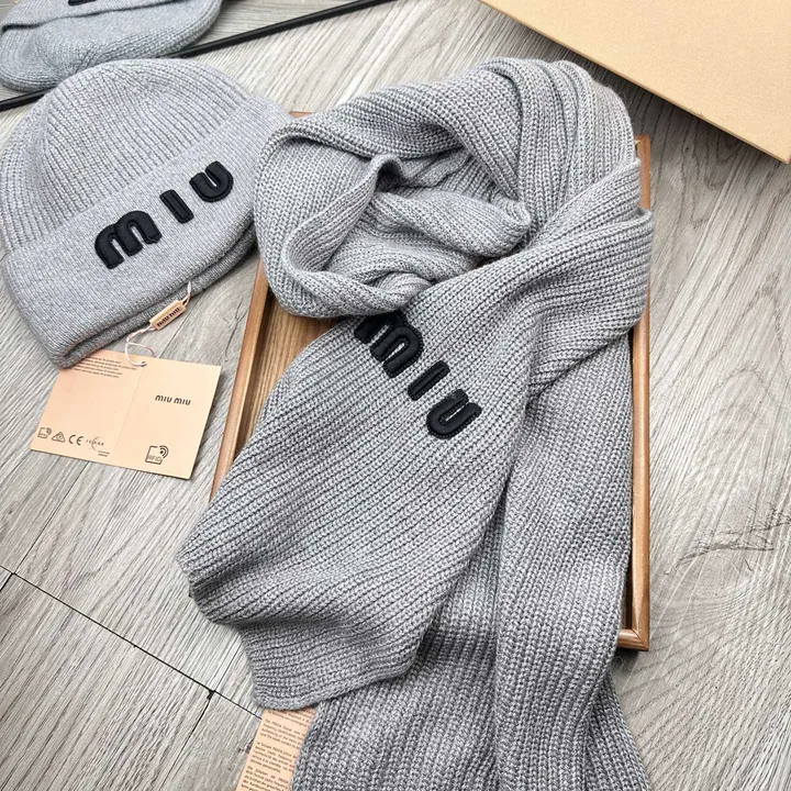 スーパーコピー ミュウミュウ マフラー