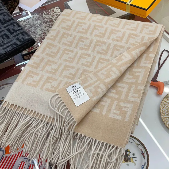 スーパーコピー フェンディ マフラー