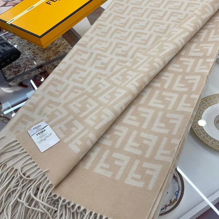 スーパーコピー フェンディ マフラー