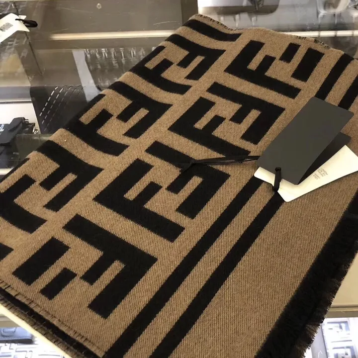 スーパーコピー フェンディ マフラー