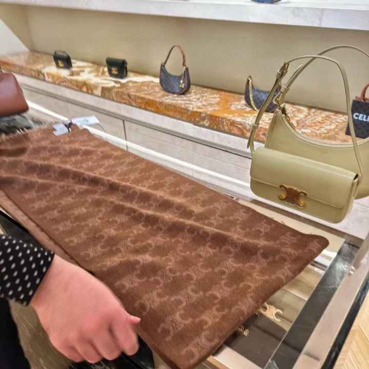 スーパーコピー セリーヌ マフラー