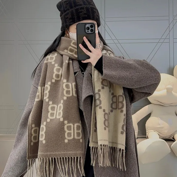 スーパーコピー バレンシアガ マフラー