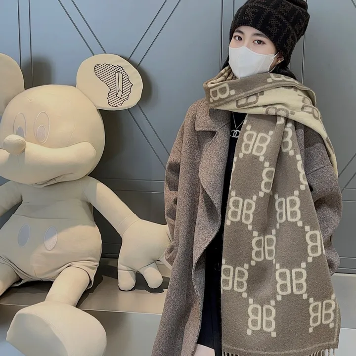 スーパーコピー バレンシアガ マフラー