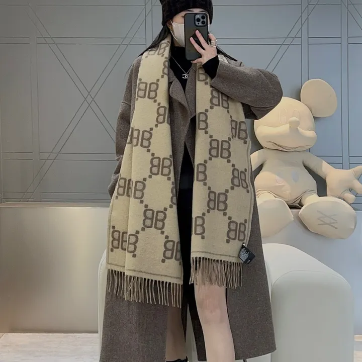 スーパーコピー バレンシアガ マフラー