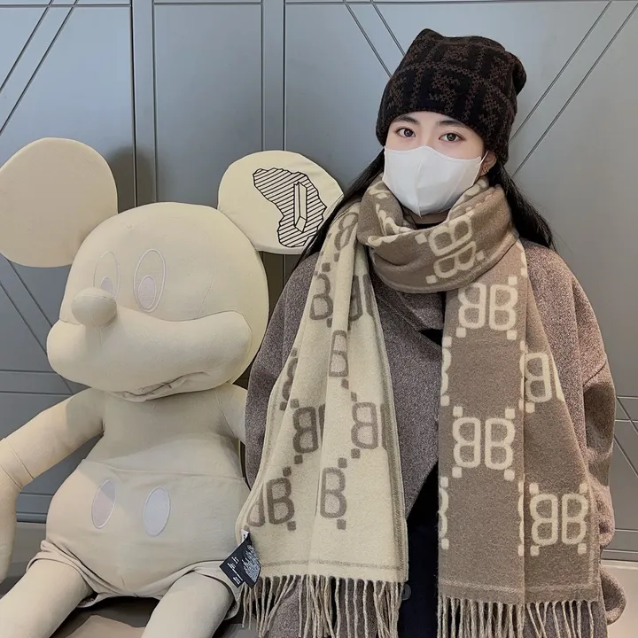 スーパーコピー バレンシアガ マフラー