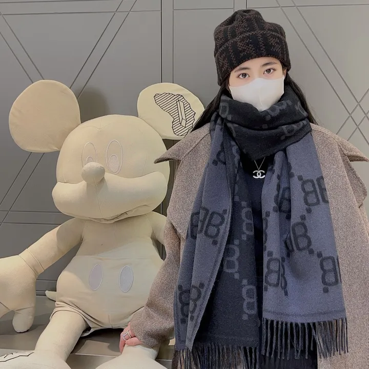 スーパーコピー バレンシアガ マフラー