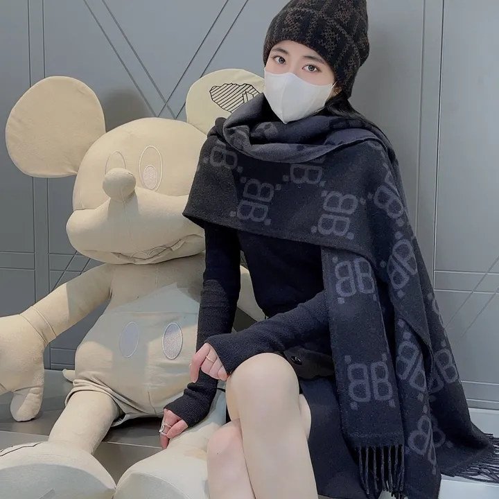 スーパーコピー バレンシアガ マフラー