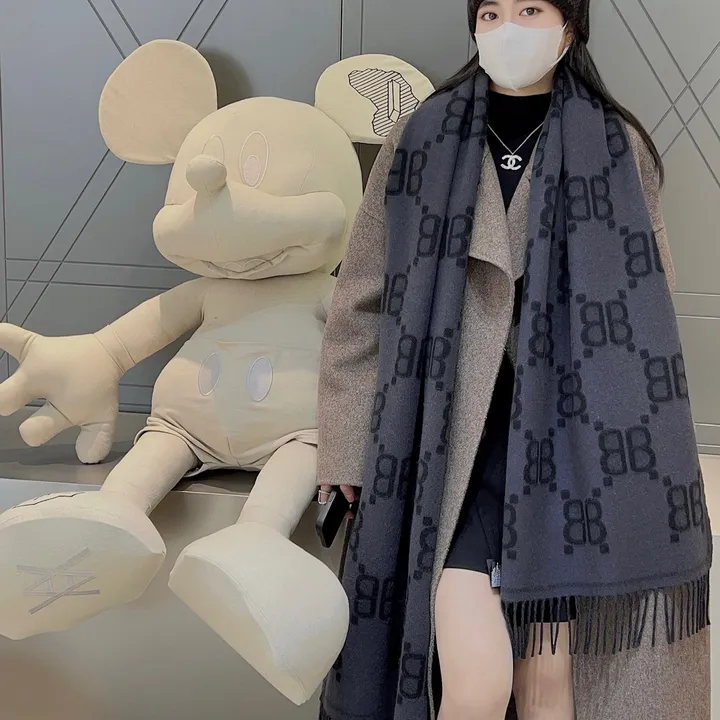 スーパーコピー バレンシアガ マフラー