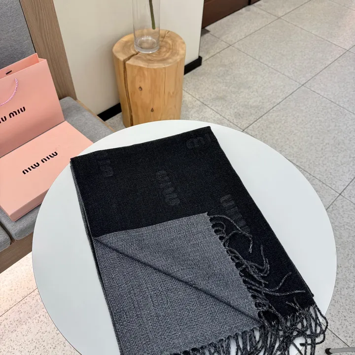 スーパーコピー ミュウミュウ マフラー