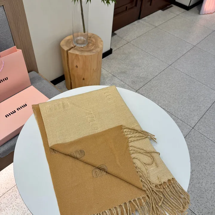 スーパーコピー ミュウミュウ マフラー