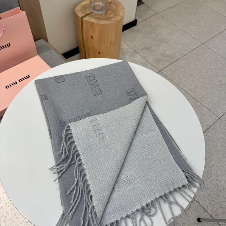 スーパーコピー ミュウミュウ マフラー