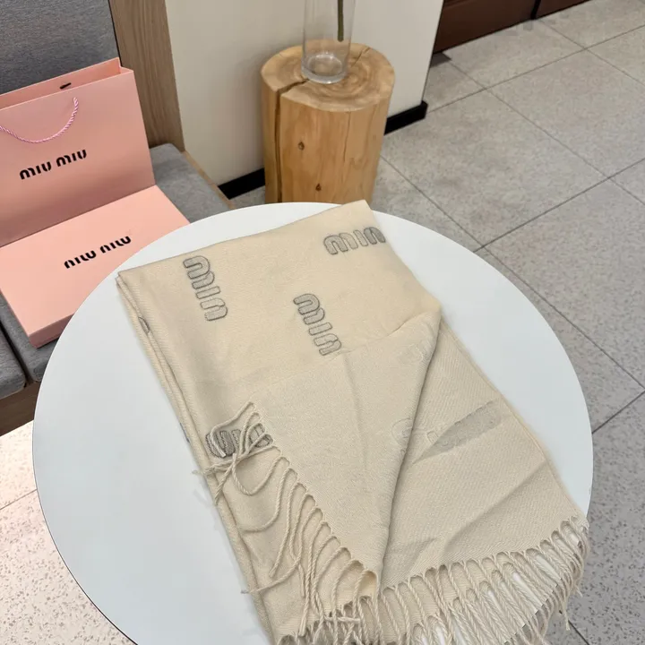 スーパーコピー ミュウミュウ マフラー