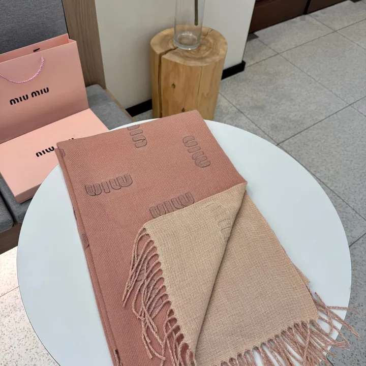 スーパーコピー ミュウミュウ マフラー