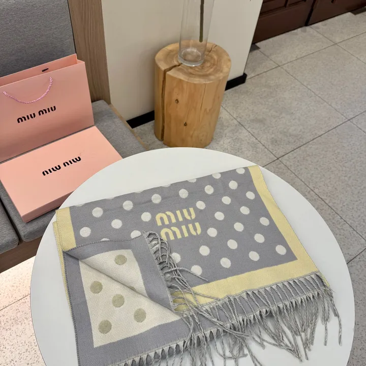 スーパーコピー ミュウミュウ マフラー