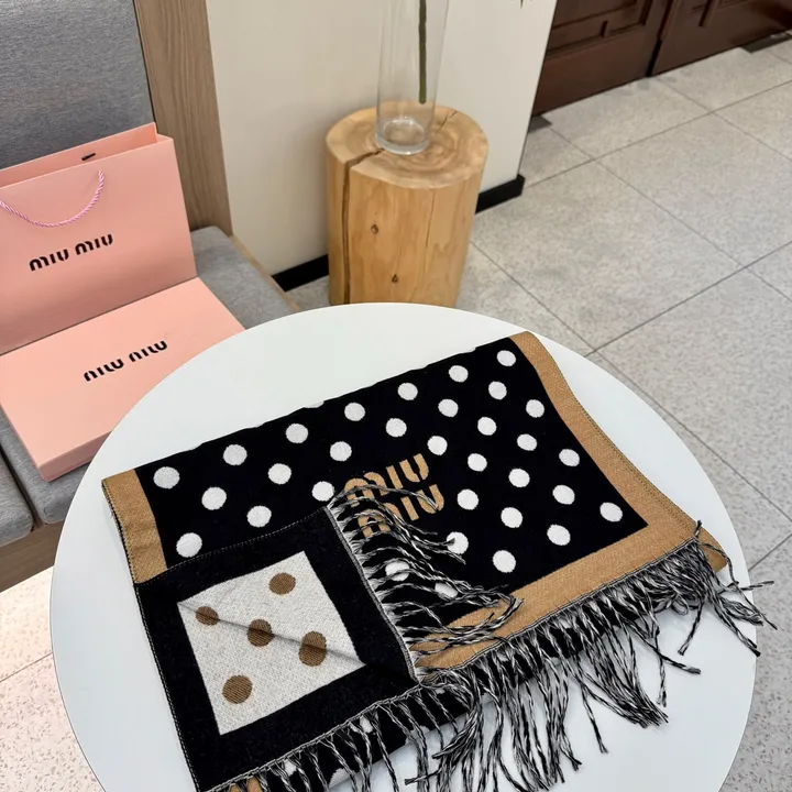 スーパーコピー ミュウミュウ マフラー