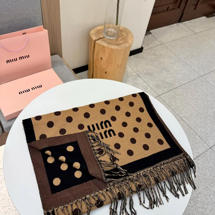 スーパーコピー ミュウミュウ マフラー