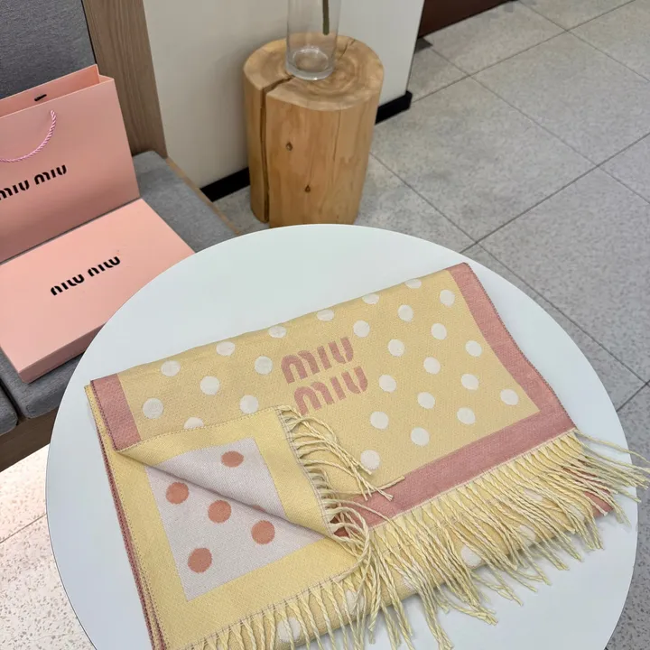 スーパーコピー ミュウミュウ マフラー