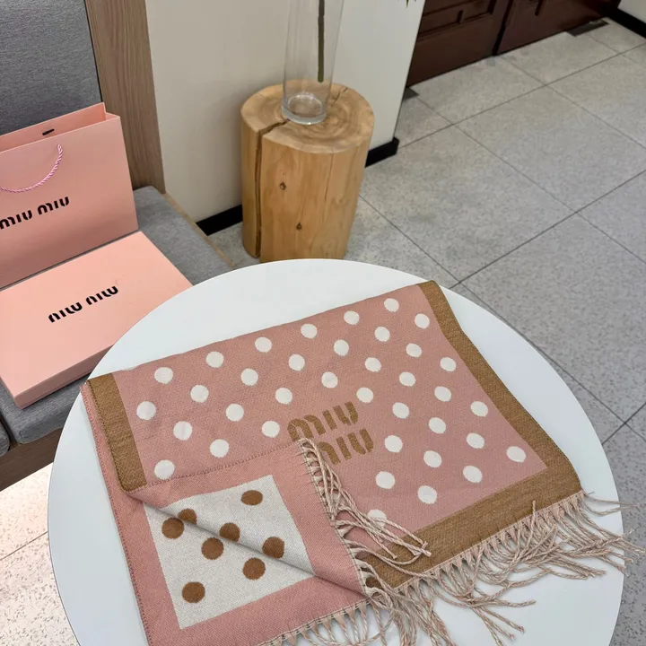 スーパーコピー ミュウミュウ マフラー